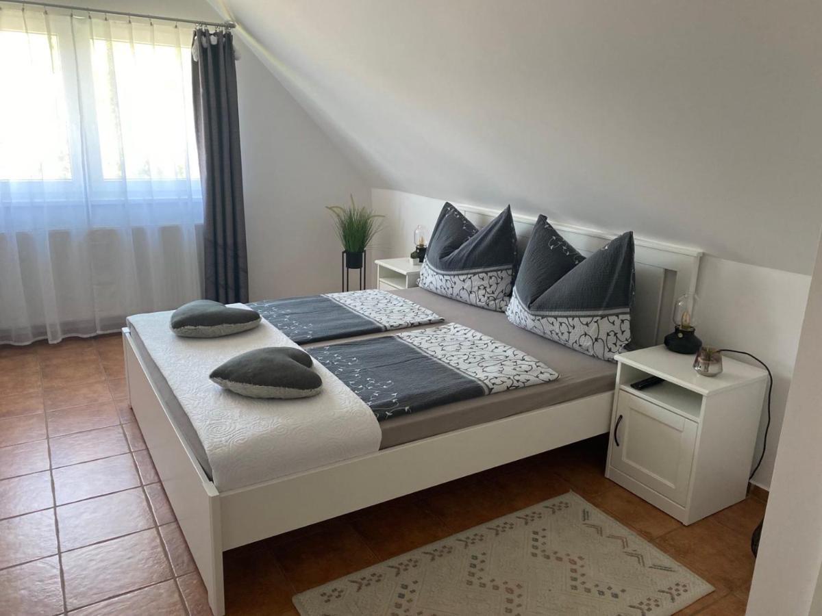 Munkácsy Apartmanok Balatonfenyves Esterno foto
