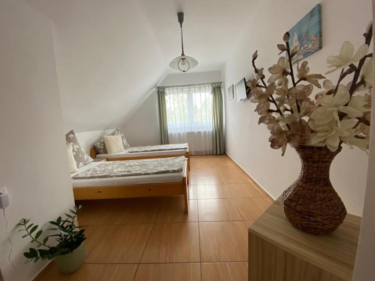 Munkácsy Apartmanok Balatonfenyves Esterno foto