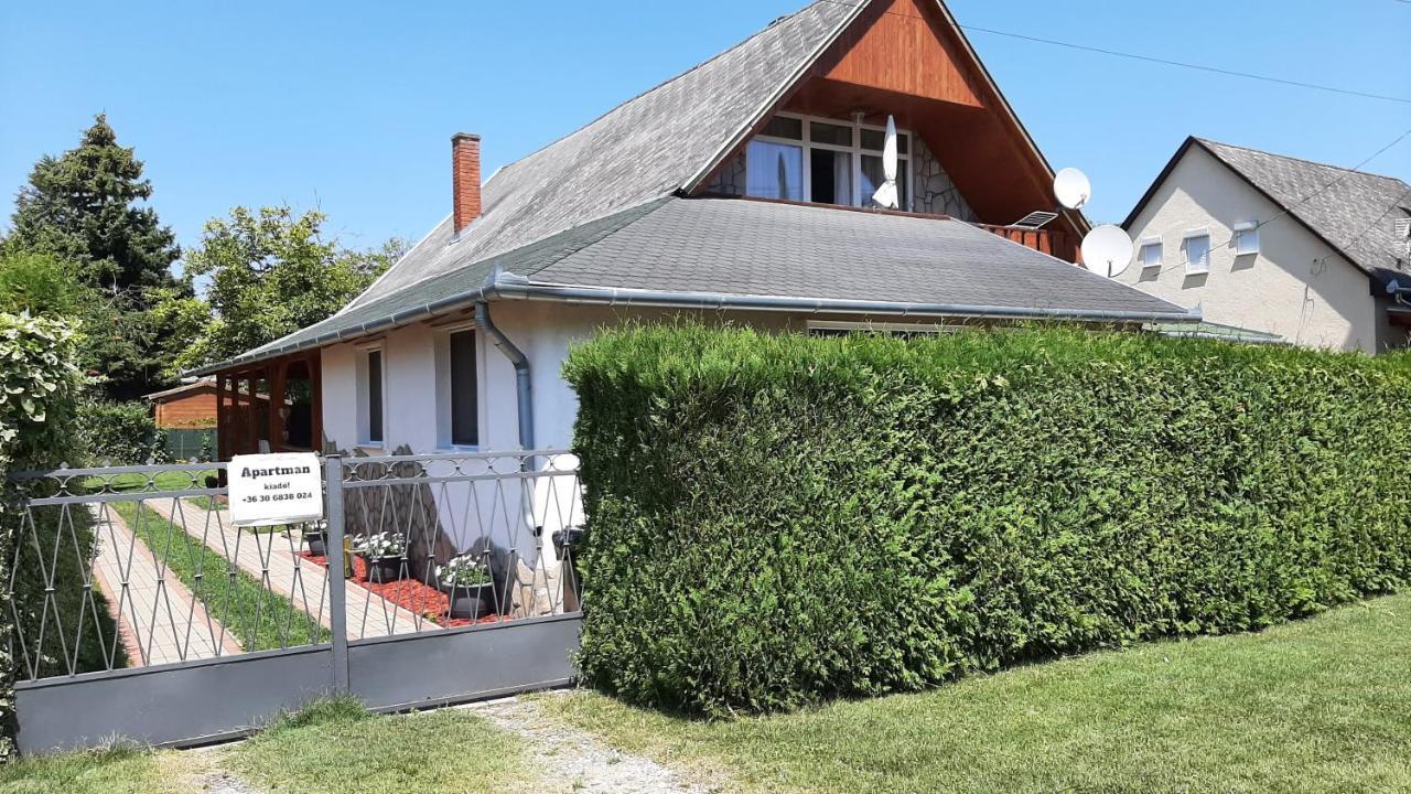 Munkácsy Apartmanok Balatonfenyves Esterno foto