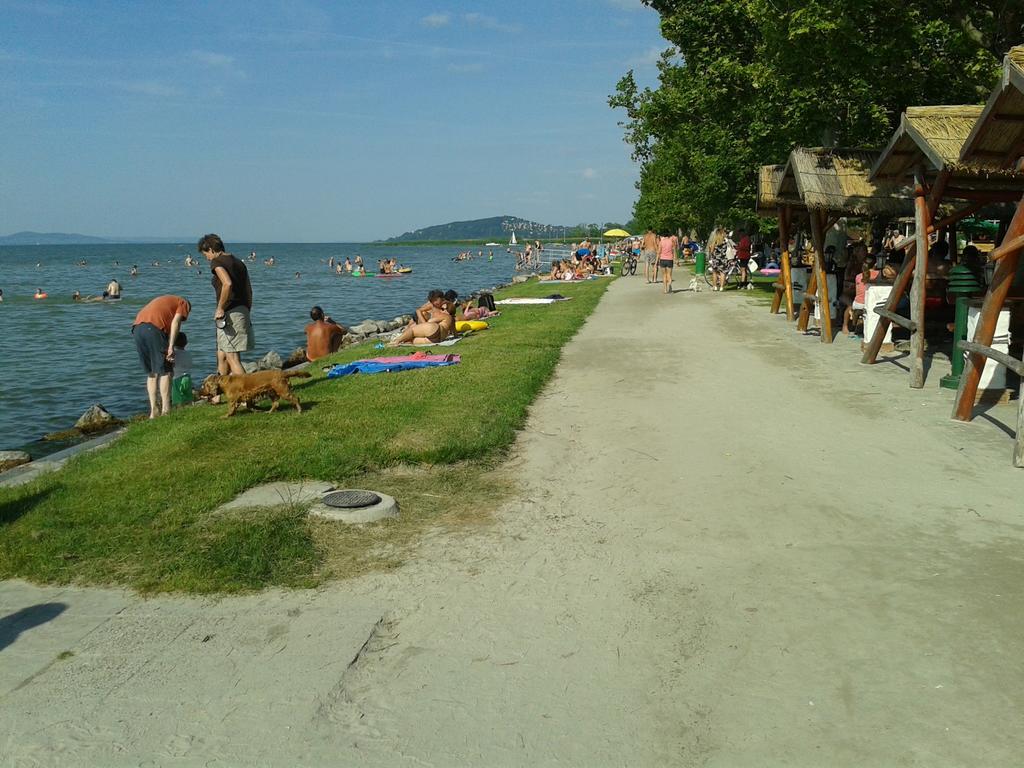 Munkácsy Apartmanok Balatonfenyves Esterno foto