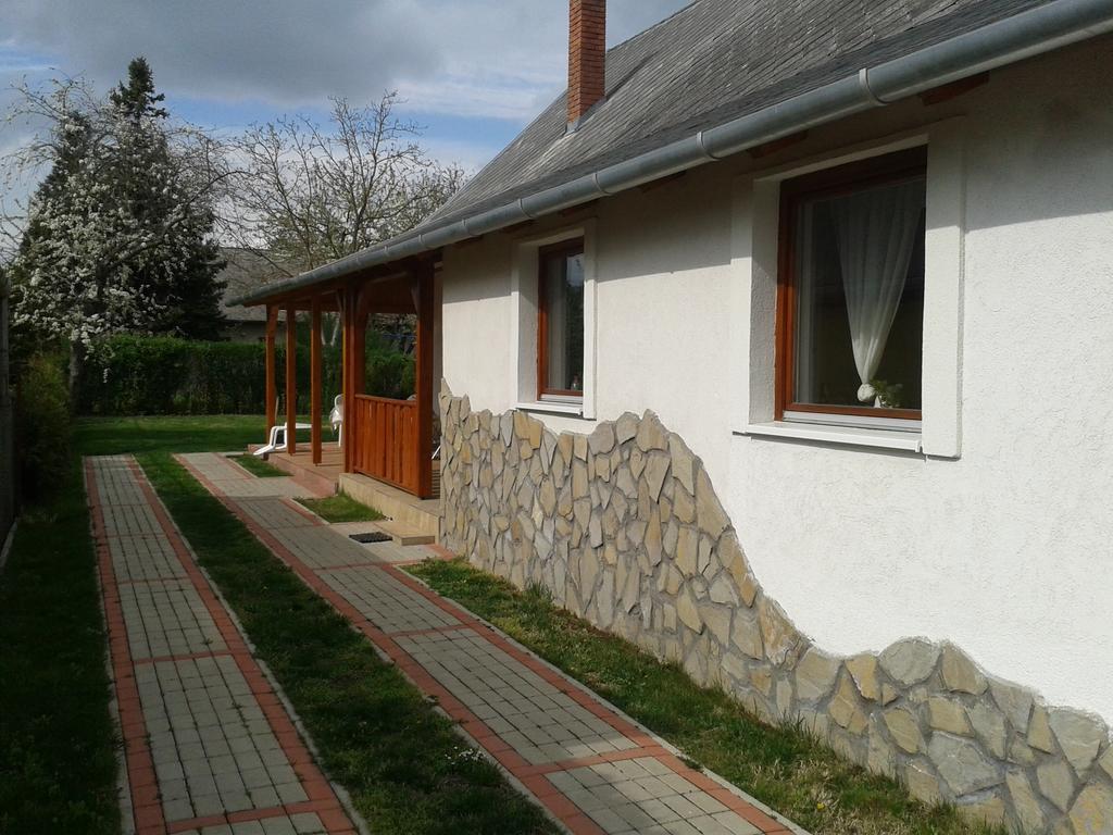 Munkácsy Apartmanok Balatonfenyves Esterno foto